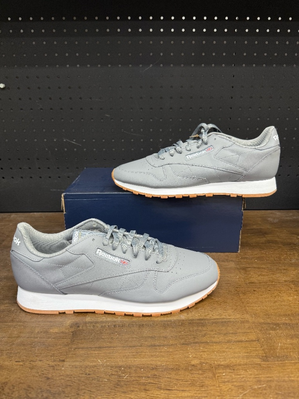New W/O Box! Men's Reebok Classic Leather Pure Grey Gum Casual Sneakers Size 14